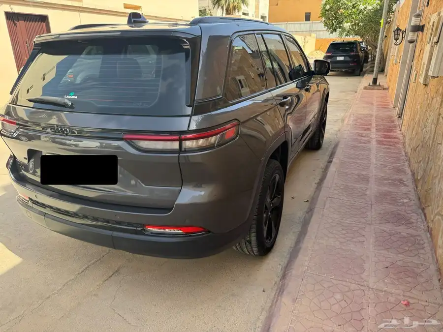 2023 jeep grand Cherokee altitude  black edition 1