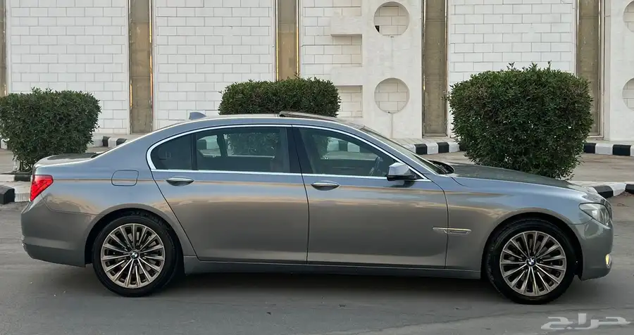 بي ام دبليو 730Li 2010 (بحالة ممتازة) 9
