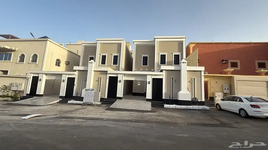 للبيع فيلا مودرن دورين وملحق حي التعاون خميس مشيط 0