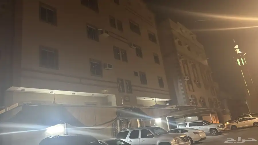 شقة للايجار دور تسويه أربع غرف بمنافعهاتشطيب جديدبالمثناة 12