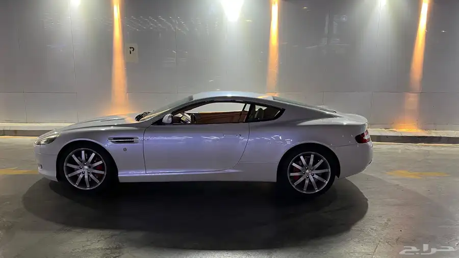 اوستن مارتن DB9 موديل 2008 V12 2