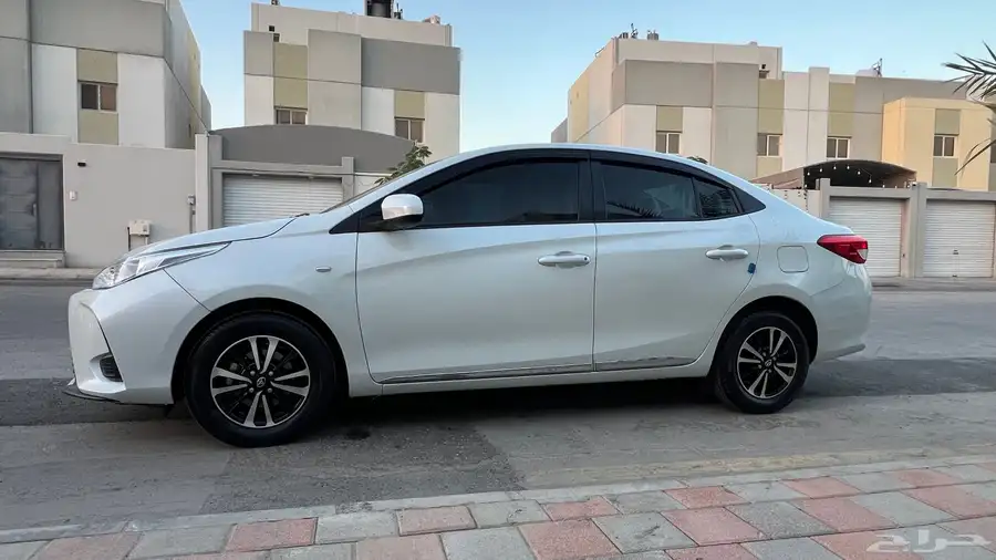 للبيع يارس 2021 فل كامل  Y 3