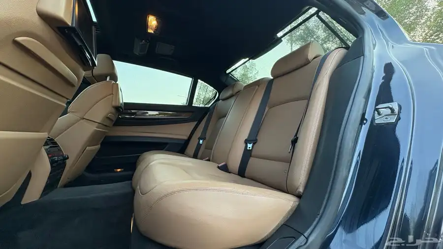 بي ام دبليو 740Li 2010 ( ممشى قليل ) 32