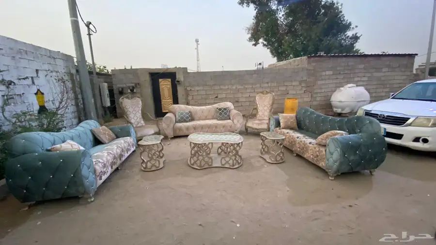 كنب صاله نضيف مع طاولاته 8
