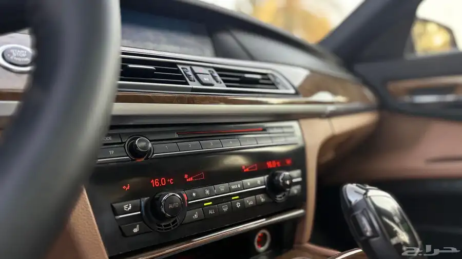 بي ام دبليو 740Li 2010 ( ممشى قليل ) 25