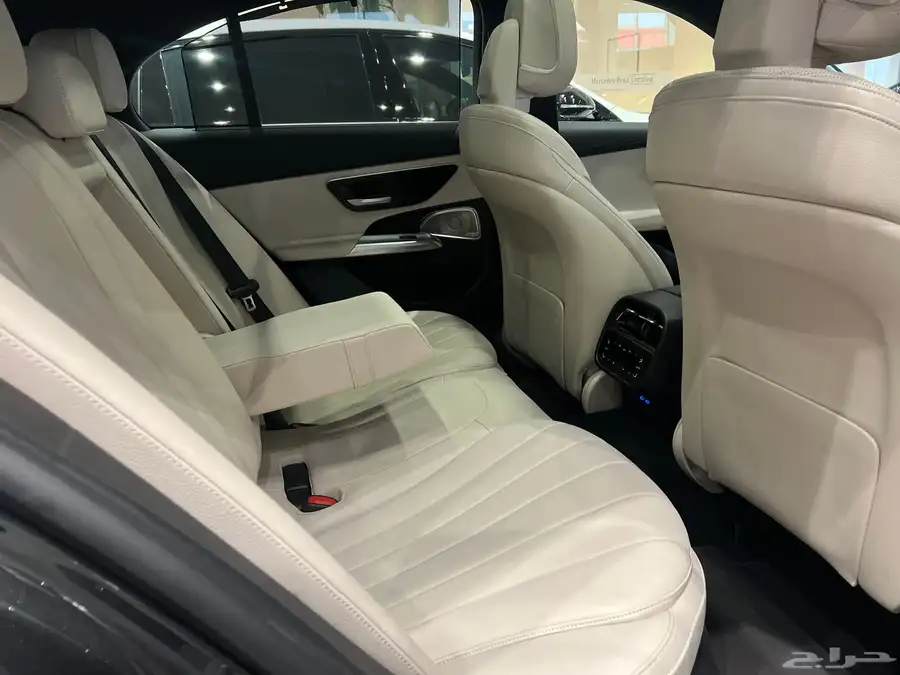 Mercedes-Benz E 300 AMG 5