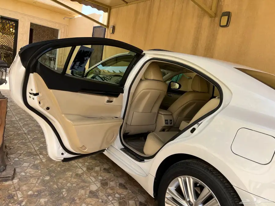 لكزس مديل 2014 حجم 250 ES عبداللطيف جميل AA. 51