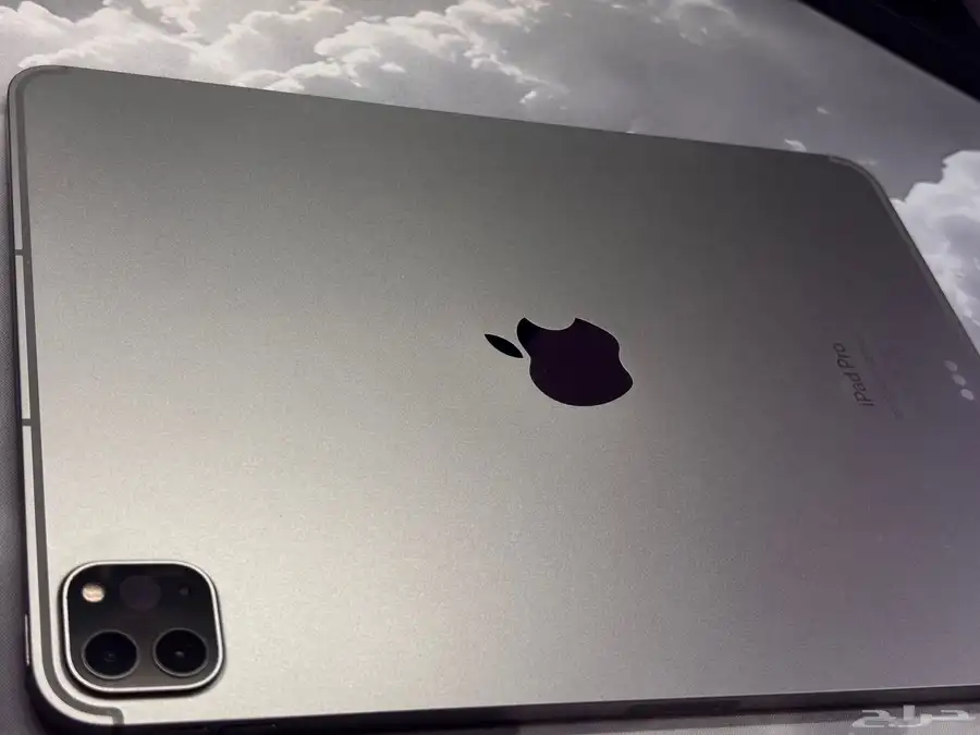 iPad Pro 2022 شريحة   WiFi   256GB   شبه جديد كامل الملحقات 4