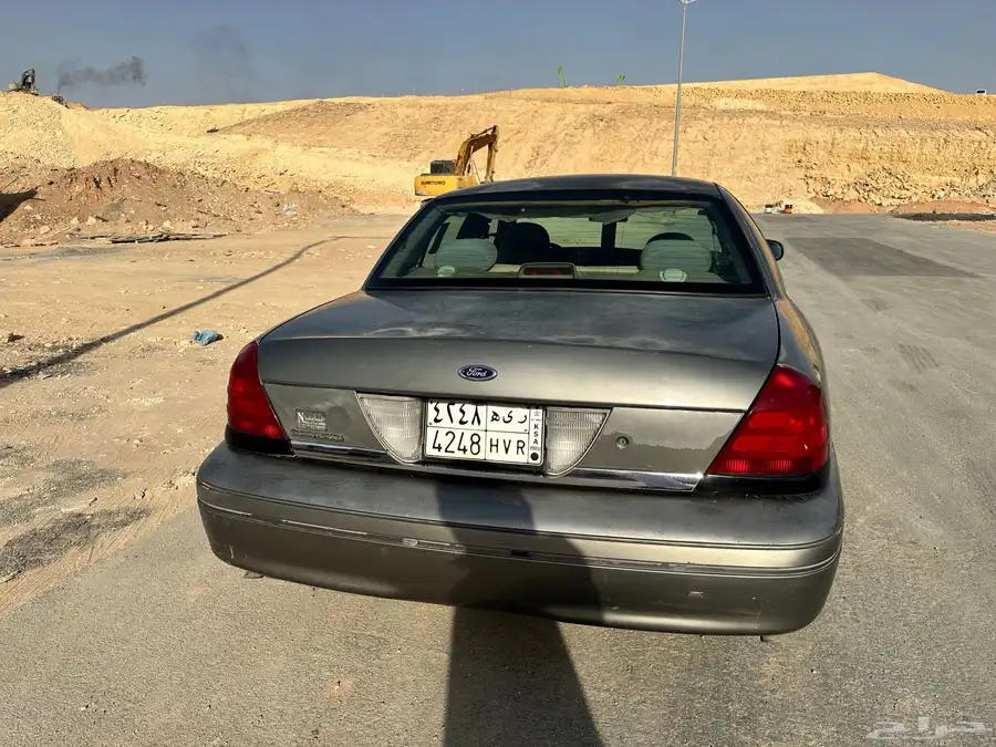 للبيع فورد فكتوريا 2000 م 13