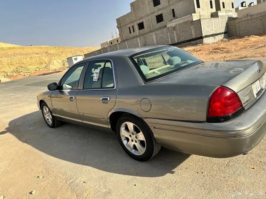 للبيع فورد فكتوريا 2000 م 10