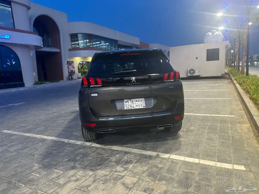 للبيع بيجو 5008 GT Line موديل 2019 4