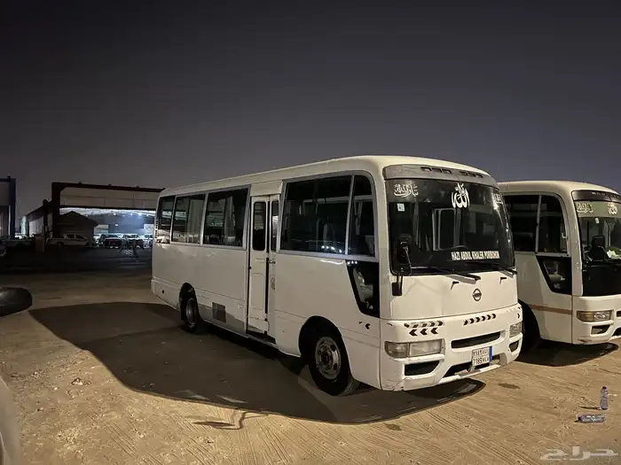 باص نيسان 4