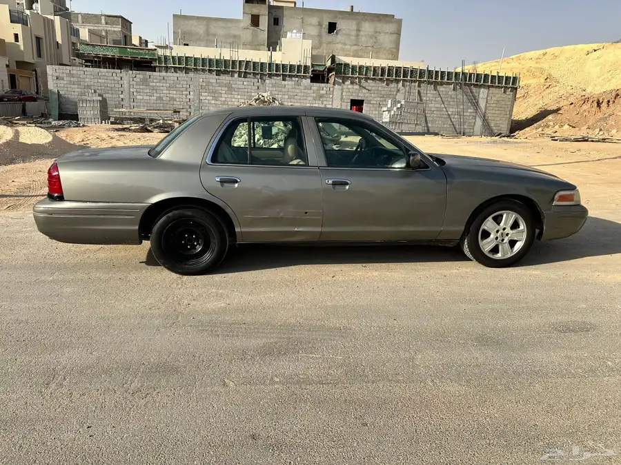 للبيع فورد فكتوريا 2000 م 15
