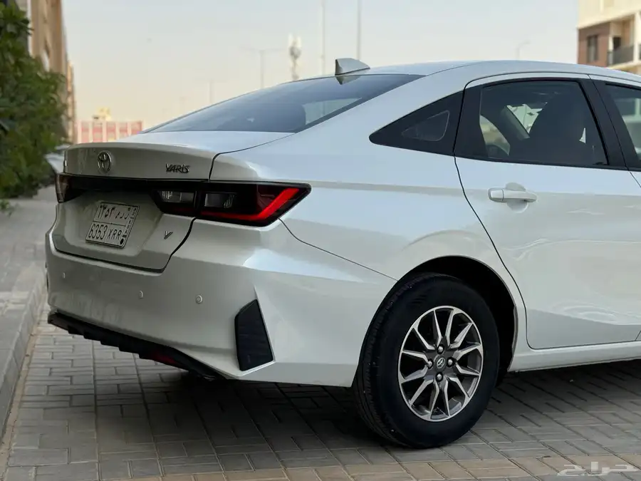 تويوتا يارس موديل 2023 نظيف جدا 3