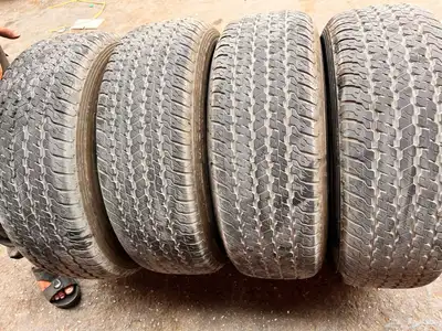 جنوط جيب 2009 مع كفرات صيني دعسة دنلوب مقاس 265 70 17 2