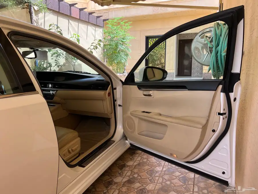 لكزس مديل 2014 حجم 250 ES عبداللطيف جميل AA. 65