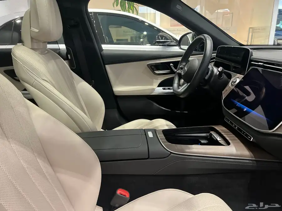 Mercedes-Benz E 300 AMG 9