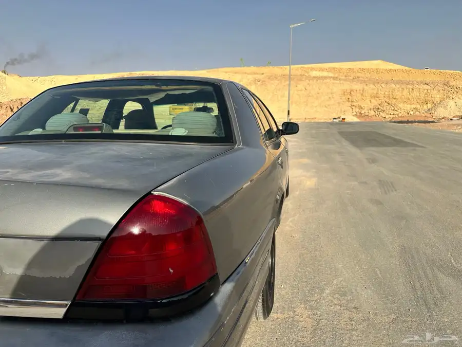 للبيع فورد فكتوريا 2000 م 8