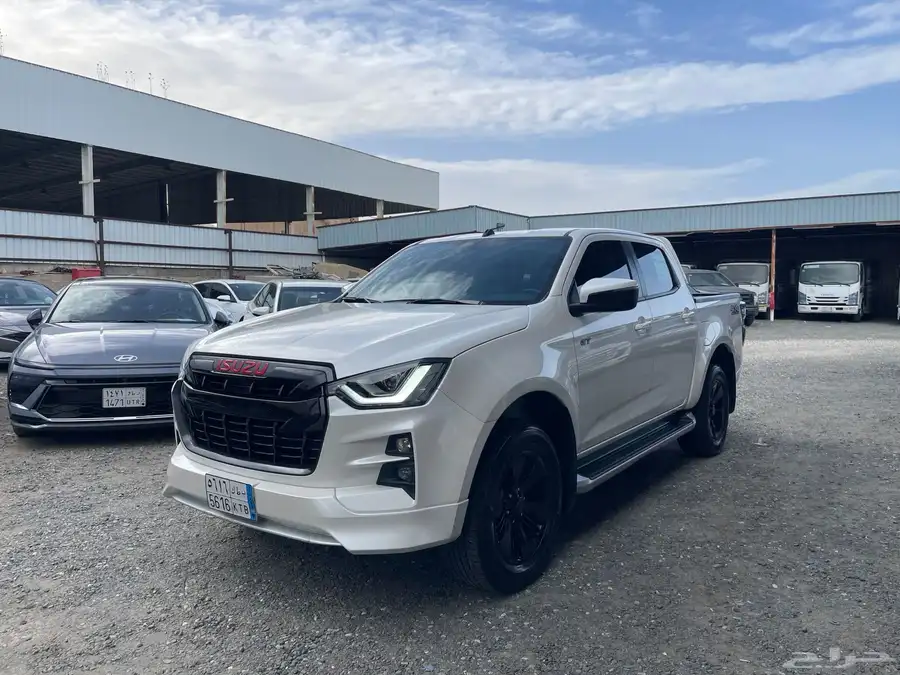 ايسوزو ديماكس 2023GT شبه الاصفار 0