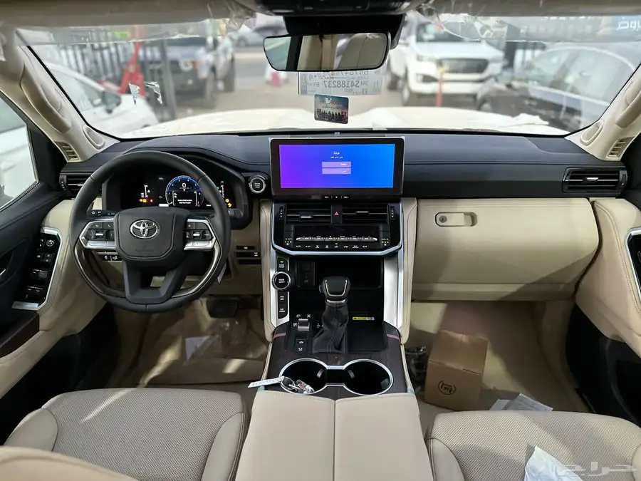 لاندكروزر جي اكس ار اس S 2025 لدى شركة عبدالمجيد الخضر 10