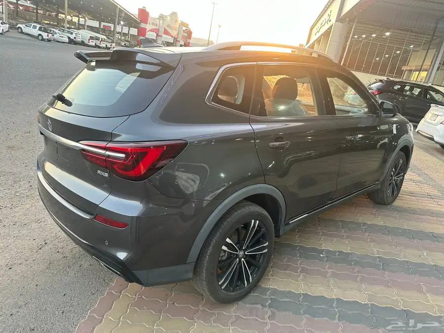 ام جي RX5 بانوراما مخمل 2023 عرض خاص 5