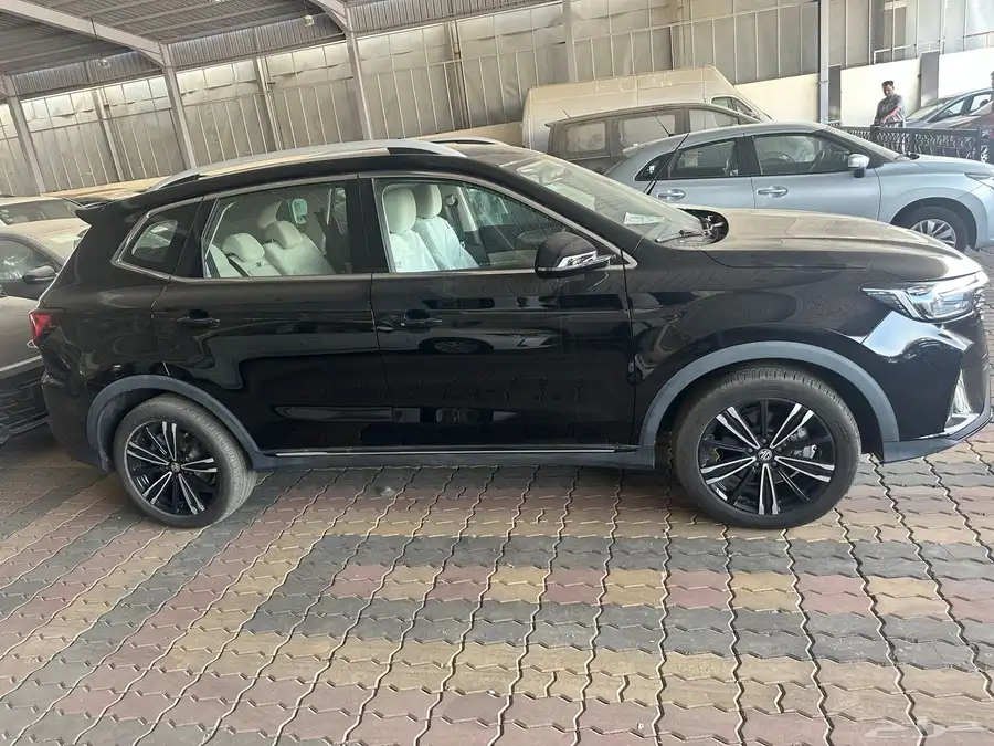 ام جي RX5 بانوراما مخمل 2023 عرض خاص 15