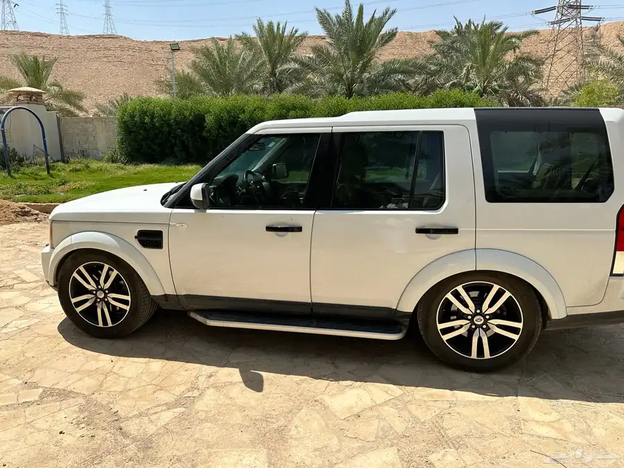 لاندروفر LR4 فل كامل موديل 2013 نظيف ( المكينة خربانة فقط ) 3