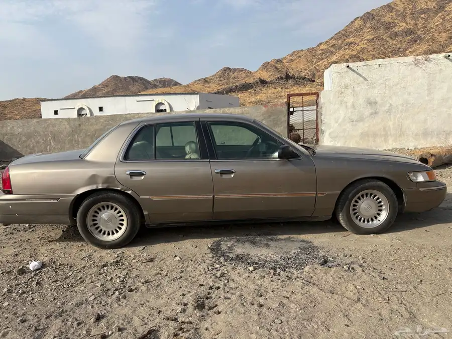 فورد ماركيز اللون ذهبي الموديل 2001 الممشى غير معروف الموتر 20