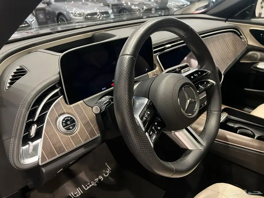 Mercedes-Benz E 300 AMG 13