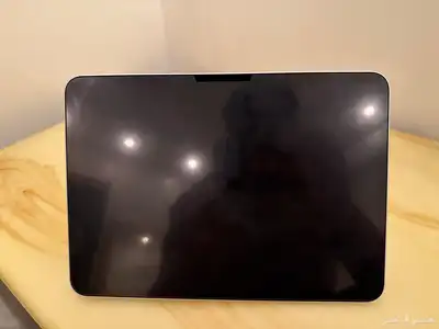 ايباد برو M4   الكفر الخاص فيه ابيض 0