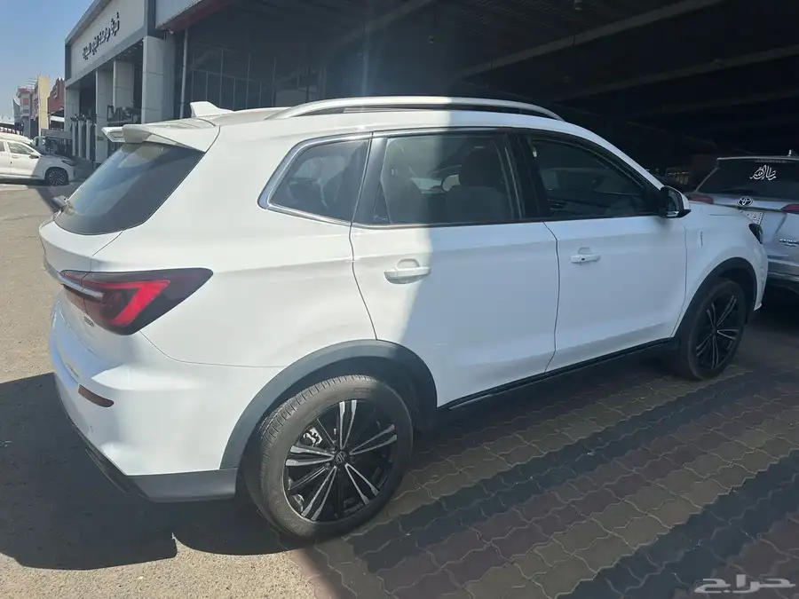 ام جي RX5 بانوراما مخمل 2023 عرض خاص 11