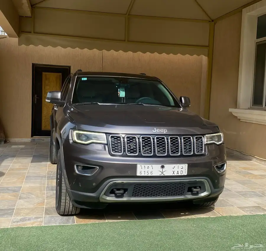 جيب جراند شيروكي 2017 V8 ليميتد 180km 0