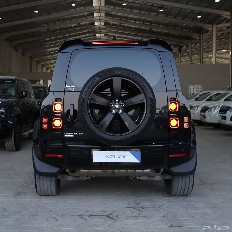 لاند روفر ديفندر HSE V6 موديل 2024 3