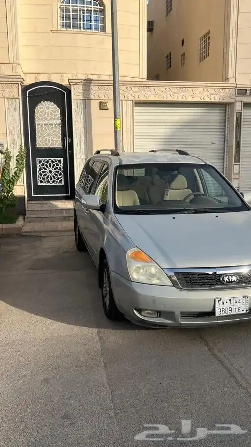 كيا كرنفال 10