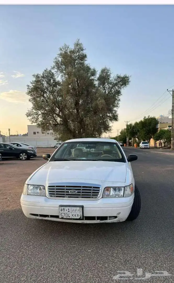 فورد فكتوريا 2010 1