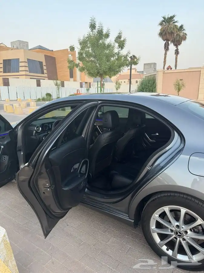 مرسيدس A220 7