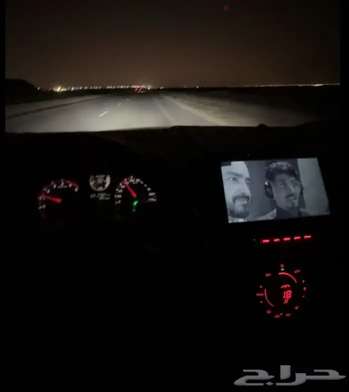 شاشة ايسوزو دي ماكس 1