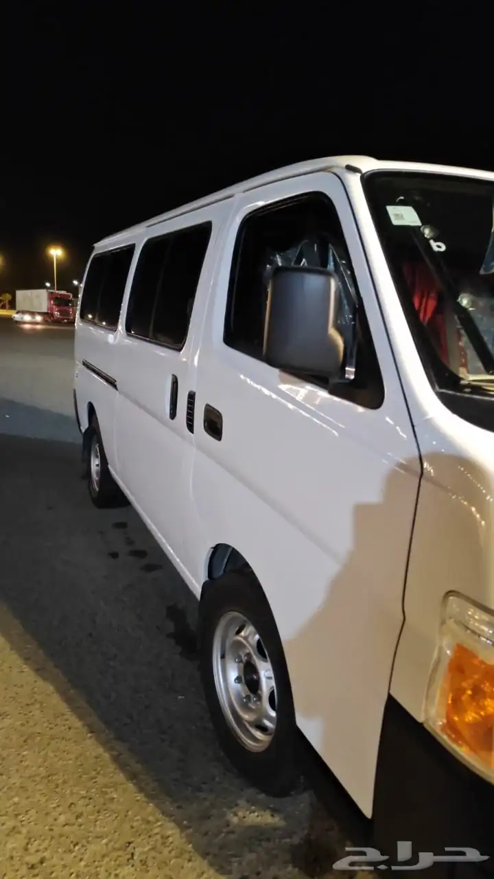 باص نيسان الموديل 2010 0