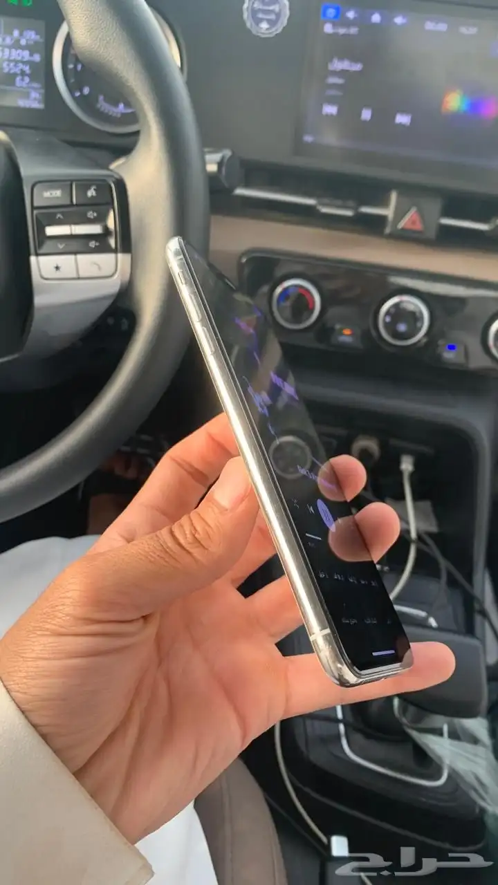 للبيع جوال ايفون XS MAX بذاكرة 256 قليل عليه كلمه نظيف 13