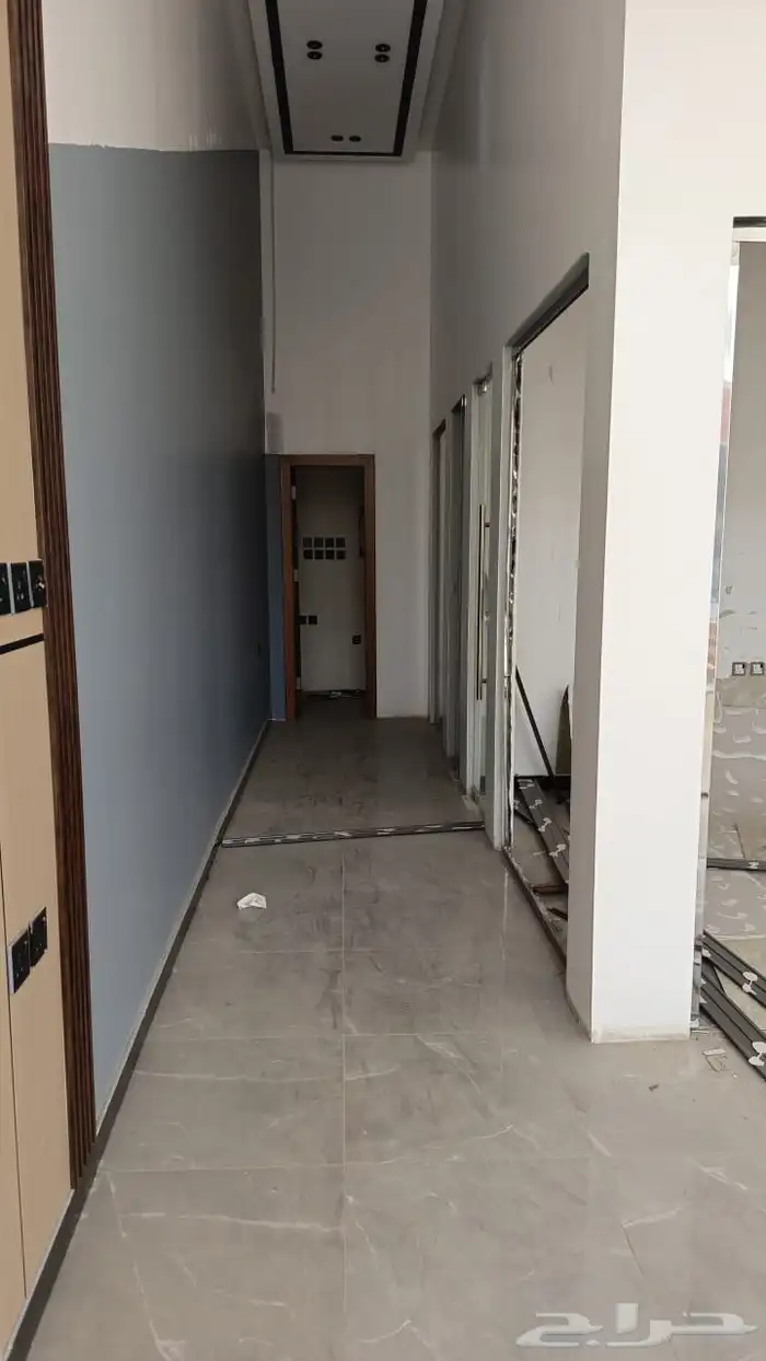 مكاتب ومحلات للايجار 1