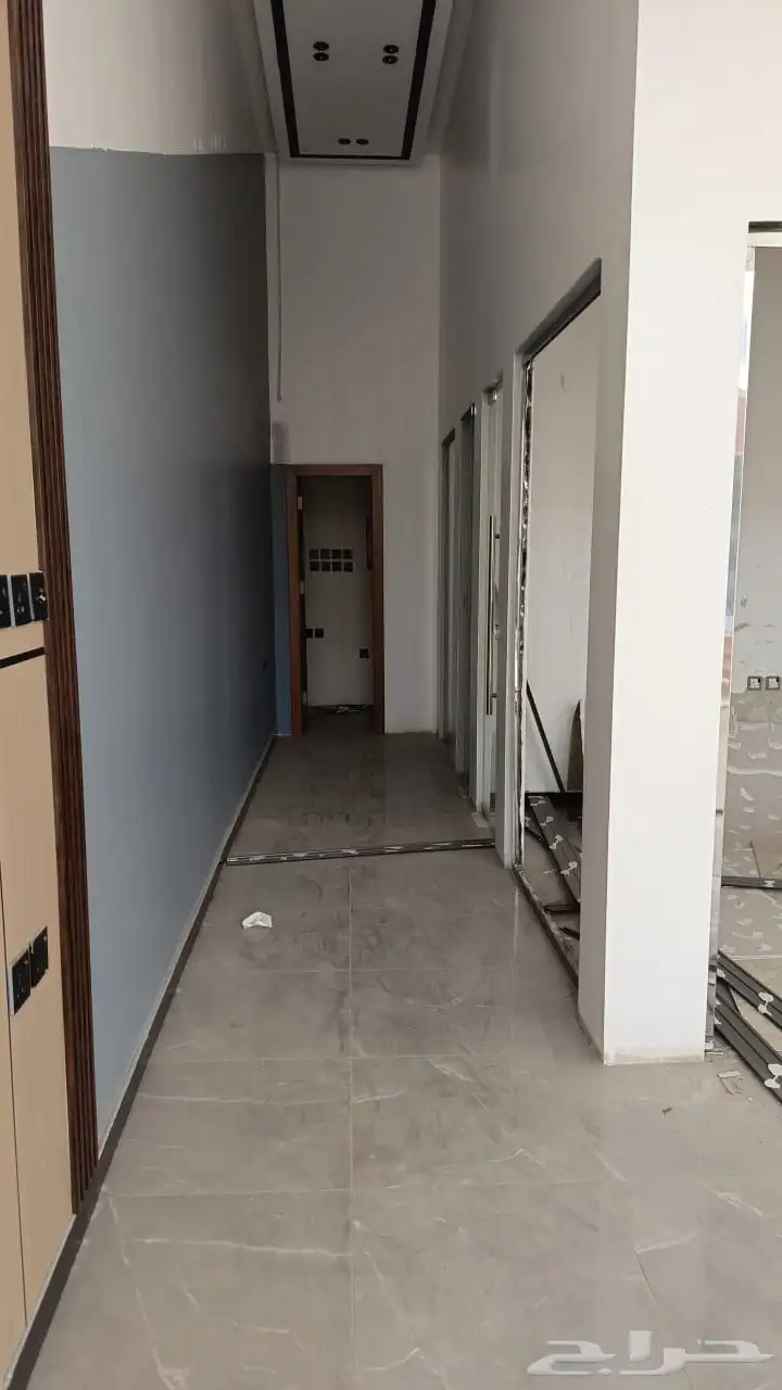 مكاتب ومحلات للايجار 1