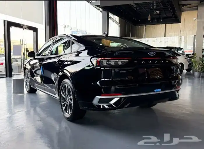 فورد تورس امبيانتي 2025 عرض حصري باللون الأسود 2
