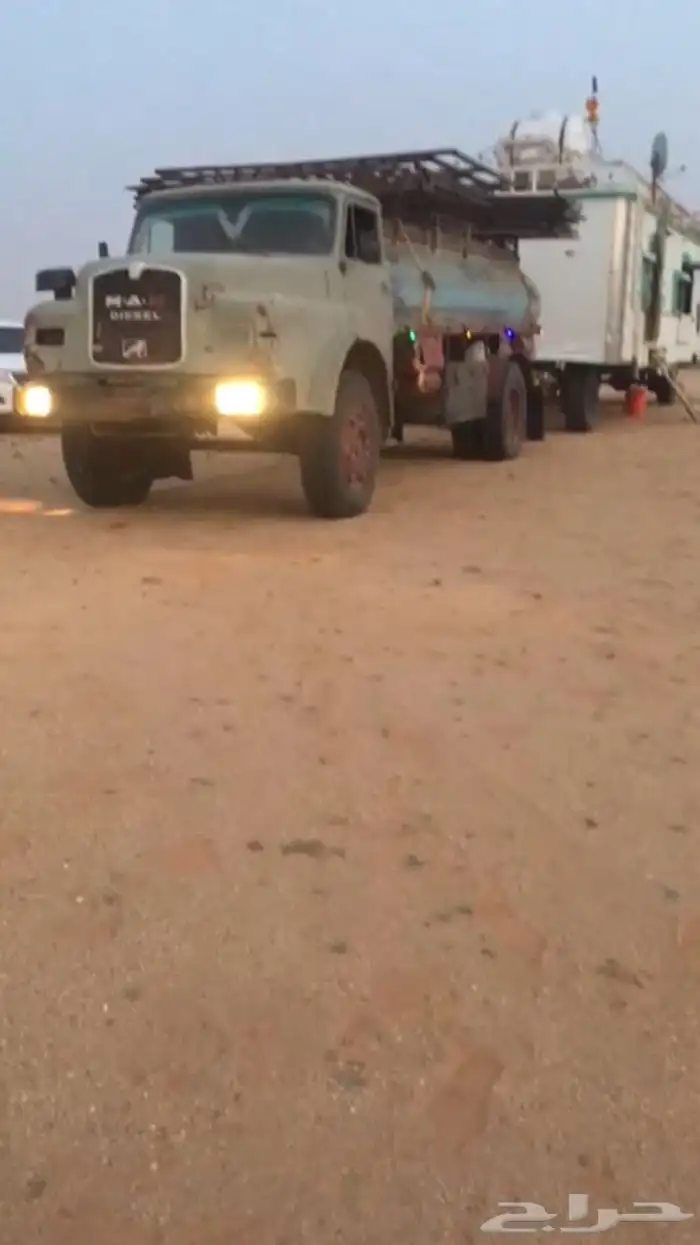 وايت عايدي مان بوز 0