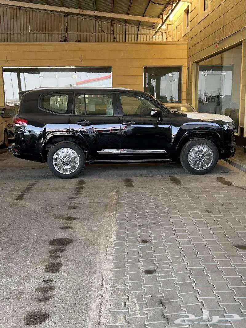 لاندكروزر جي إكس GXR L3 أسود ديزل أسود 2024 متوفر لدى الحسن 4