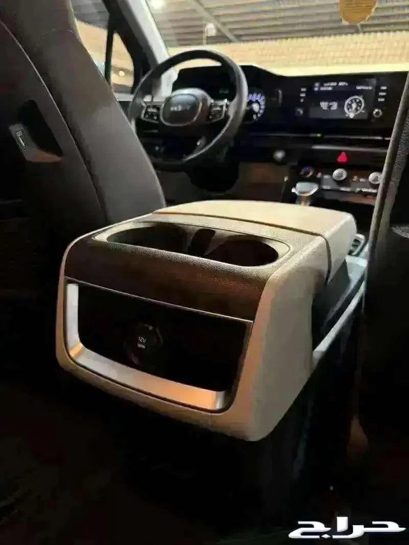 للبيع كيا كارنفال قراند 2022 عداد 49 ألف كم مخززنه 55