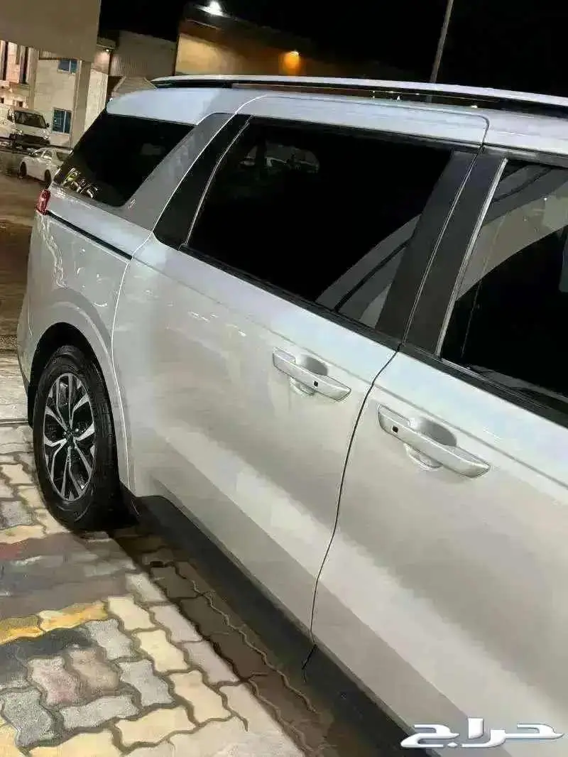 للبيع كيا كارنفال قراند 2022 عداد 49 ألف كم مخززنه 9