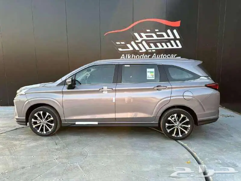 تويوتا فيلوز GLX موديل 2025 لدي الخضر للسيارات 3