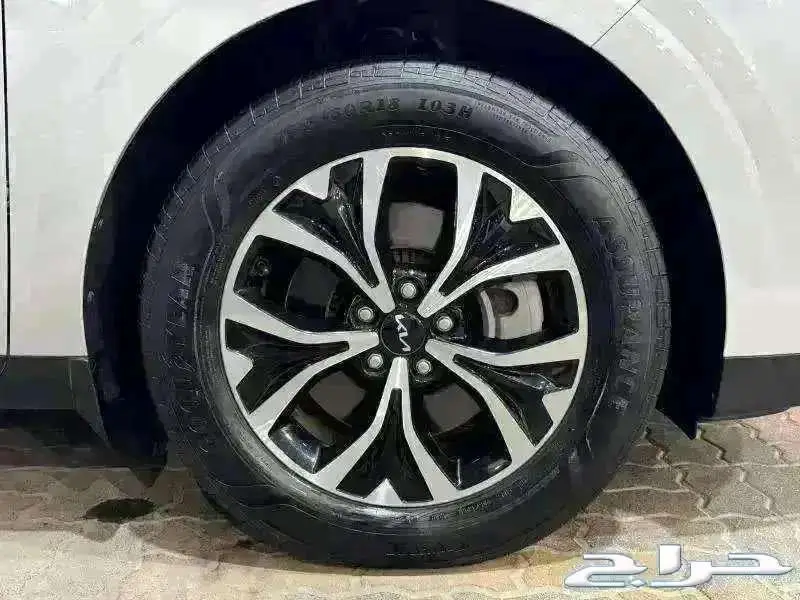 للبيع كيا كارنفال قراند 2022 عداد 49 ألف كم مخززنه 26
