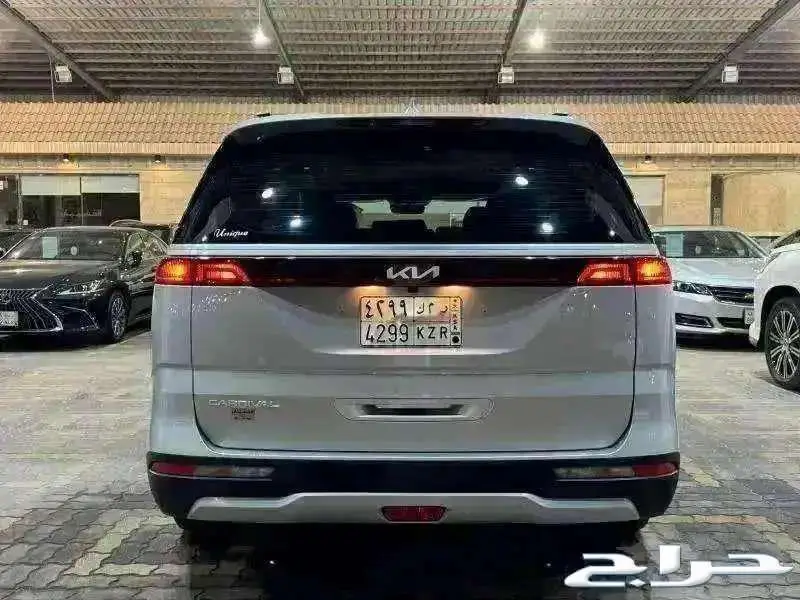 للبيع كيا كارنفال قراند 2022 عداد 49 ألف كم مخززنه 18
