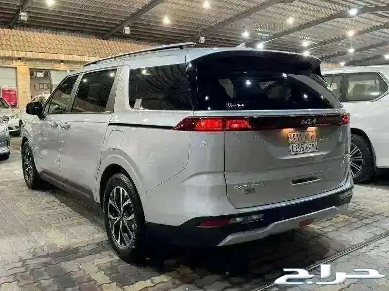 للبيع كيا كارنفال قراند 2022 عداد 49 ألف كم مخززنه 17